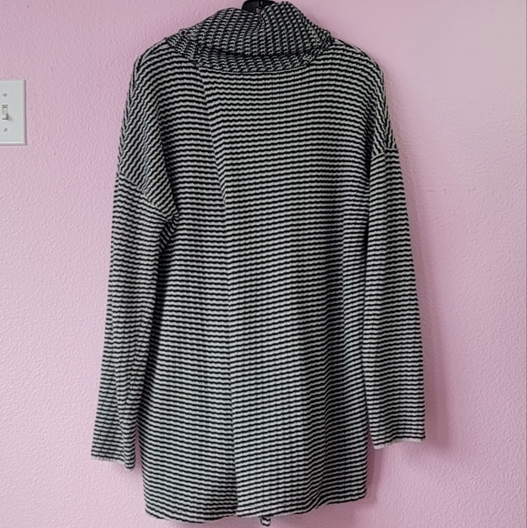 Cabi Fergie Chunky Split Hem Cowl Neck Wrap Sweater In Black White/Size M. - Picture 2 of 10